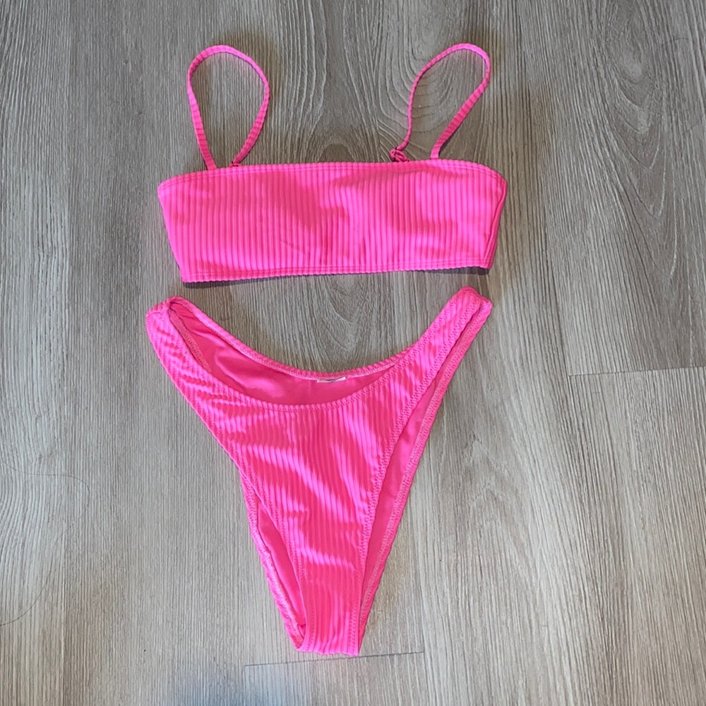 Ribbed pink bikini